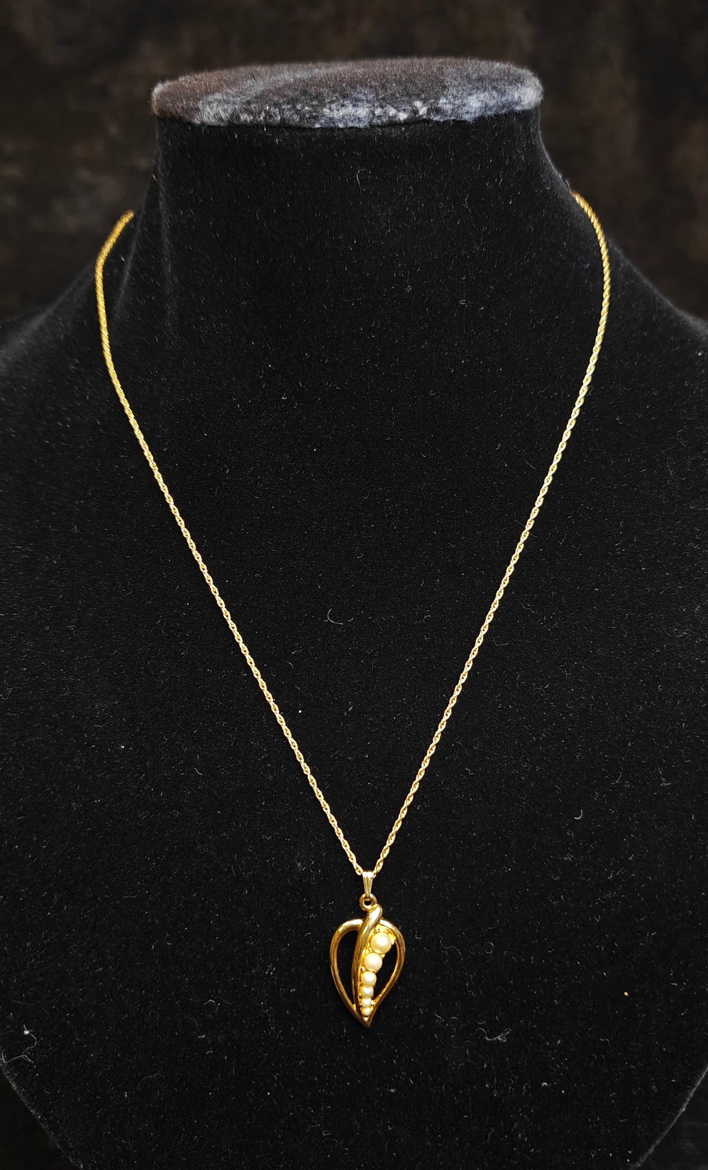 Trifari Heart with Leaf and Pearl Necklace - 1950 - 60s Trifari Necklace - Trifari Pearls in a Heart - Marked Trifai on Chain