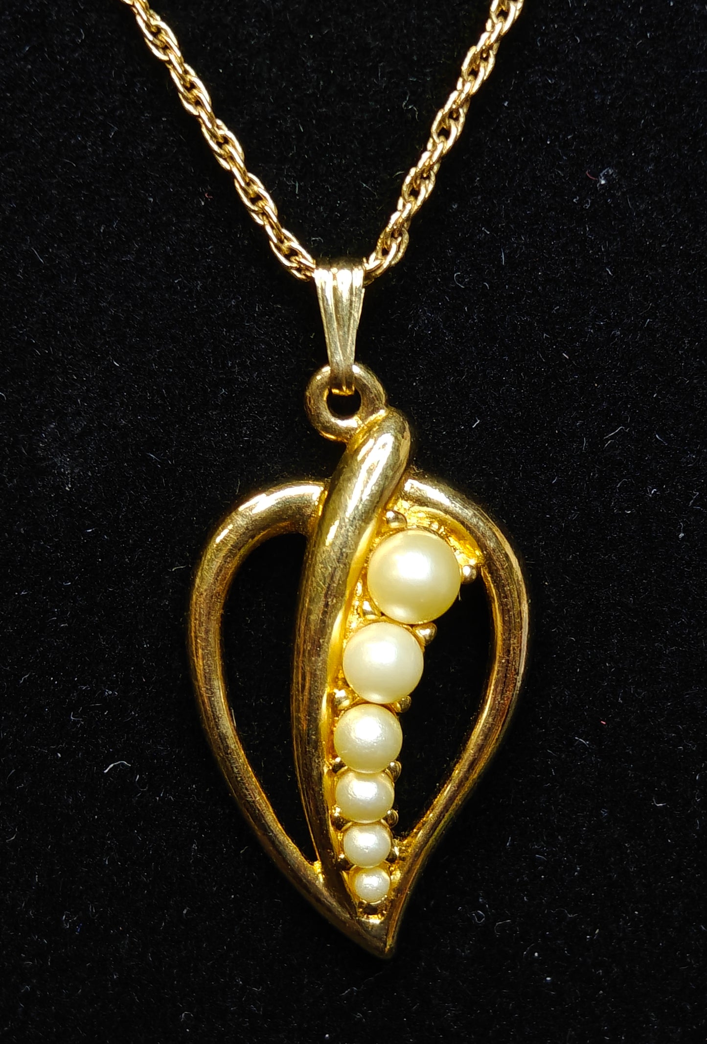 Trifari Heart with Leaf and Pearl Necklace - 1950 - 60s Trifari Necklace - Trifari Pearls in a Heart - Marked Trifai on Chain