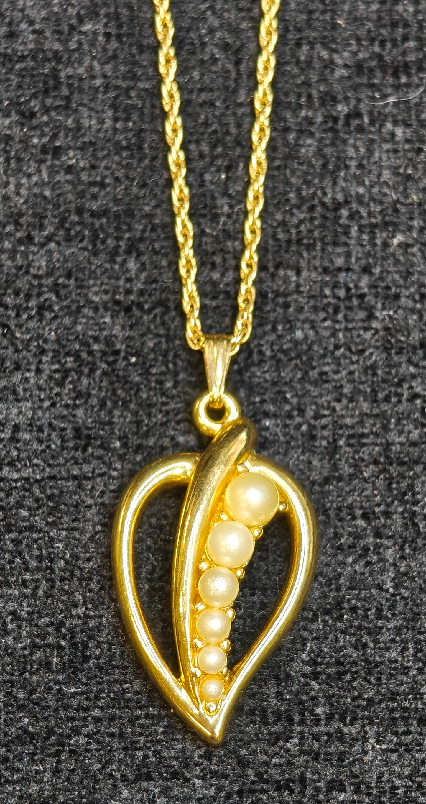 Trifari Heart with Leaf and Pearl Necklace - 1950 - 60s Trifari Necklace - Trifari Pearls in a Heart - Marked Trifai on Chain