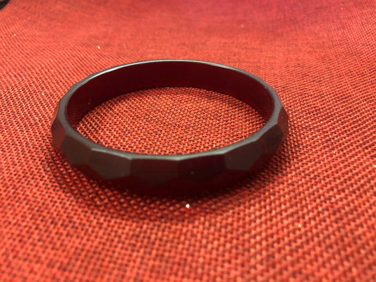 Bakelite Whiskey Red Diamond Cut Bangle Bracelet - Vintage