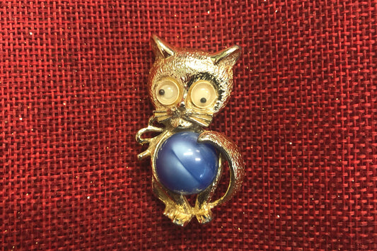 Blue And Gold Googly Eyes Jelly Belly Cat Pin/Brooch - Vintage