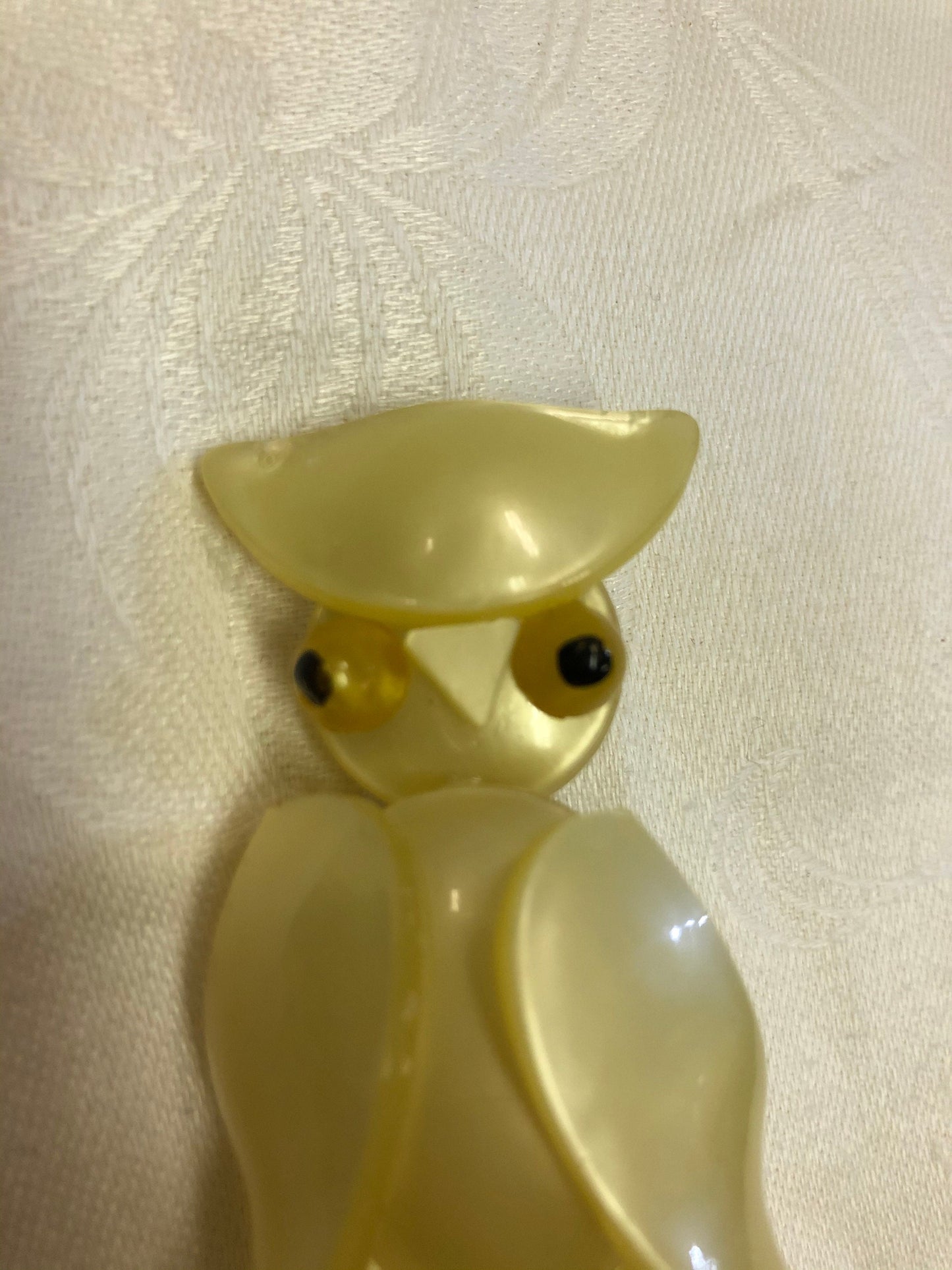 Lucite Owl Brooch/Pin - Vintage