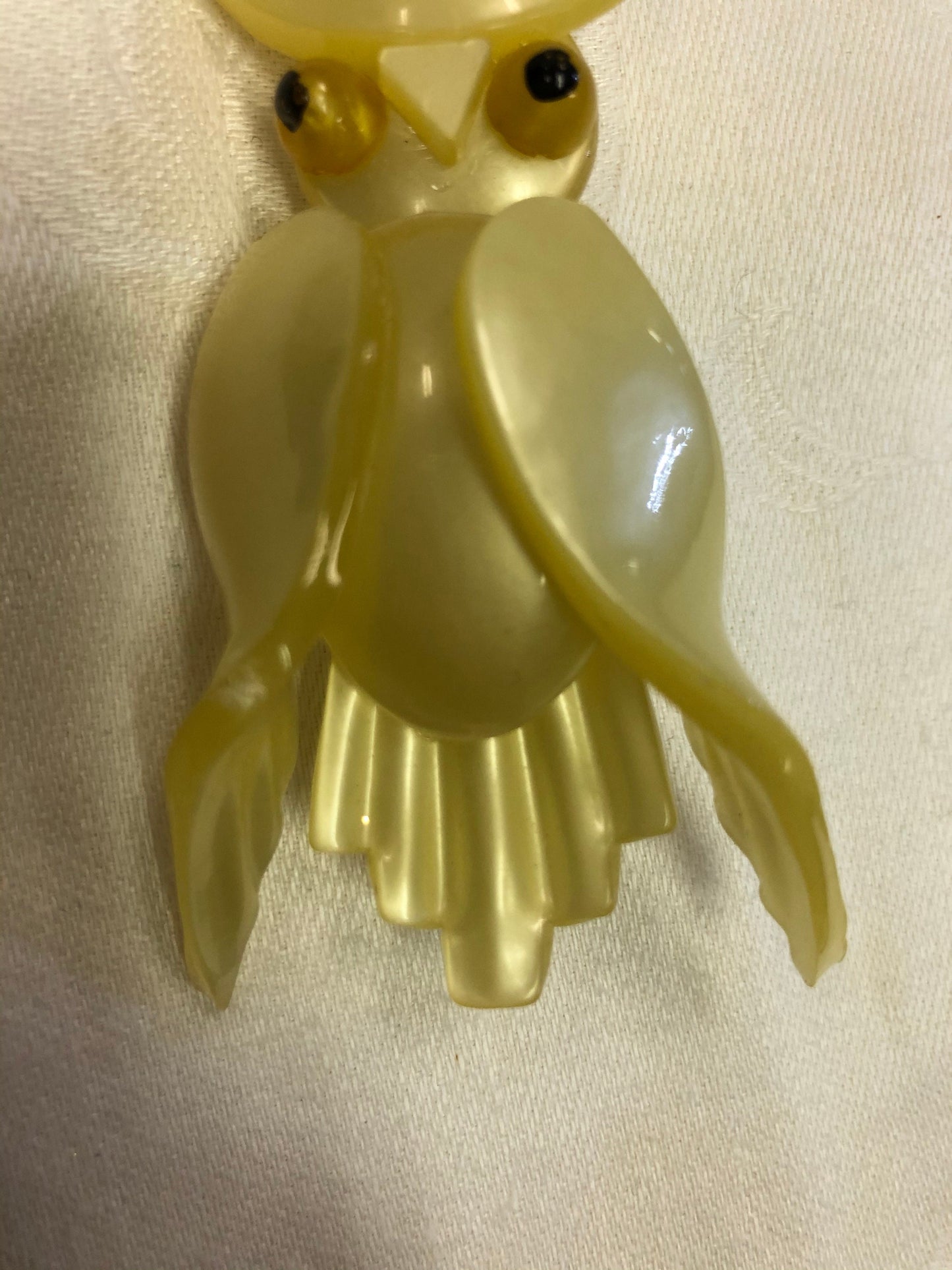 Lucite Owl Brooch/Pin - Vintage