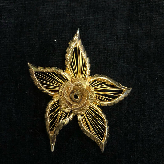 Sweet Spun Wire Gold Rose Pin/Brooch