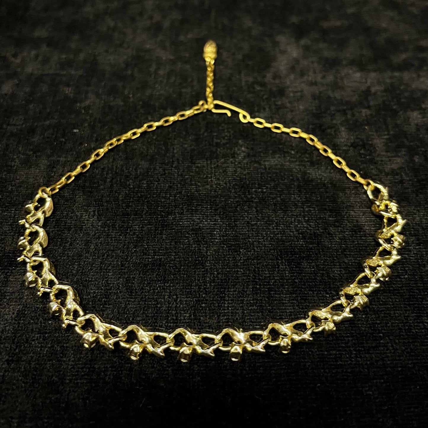 Sweet Delicate Gold Leaf Choker Necklace With Aurora Borealis Mounted Along The Lower Edge