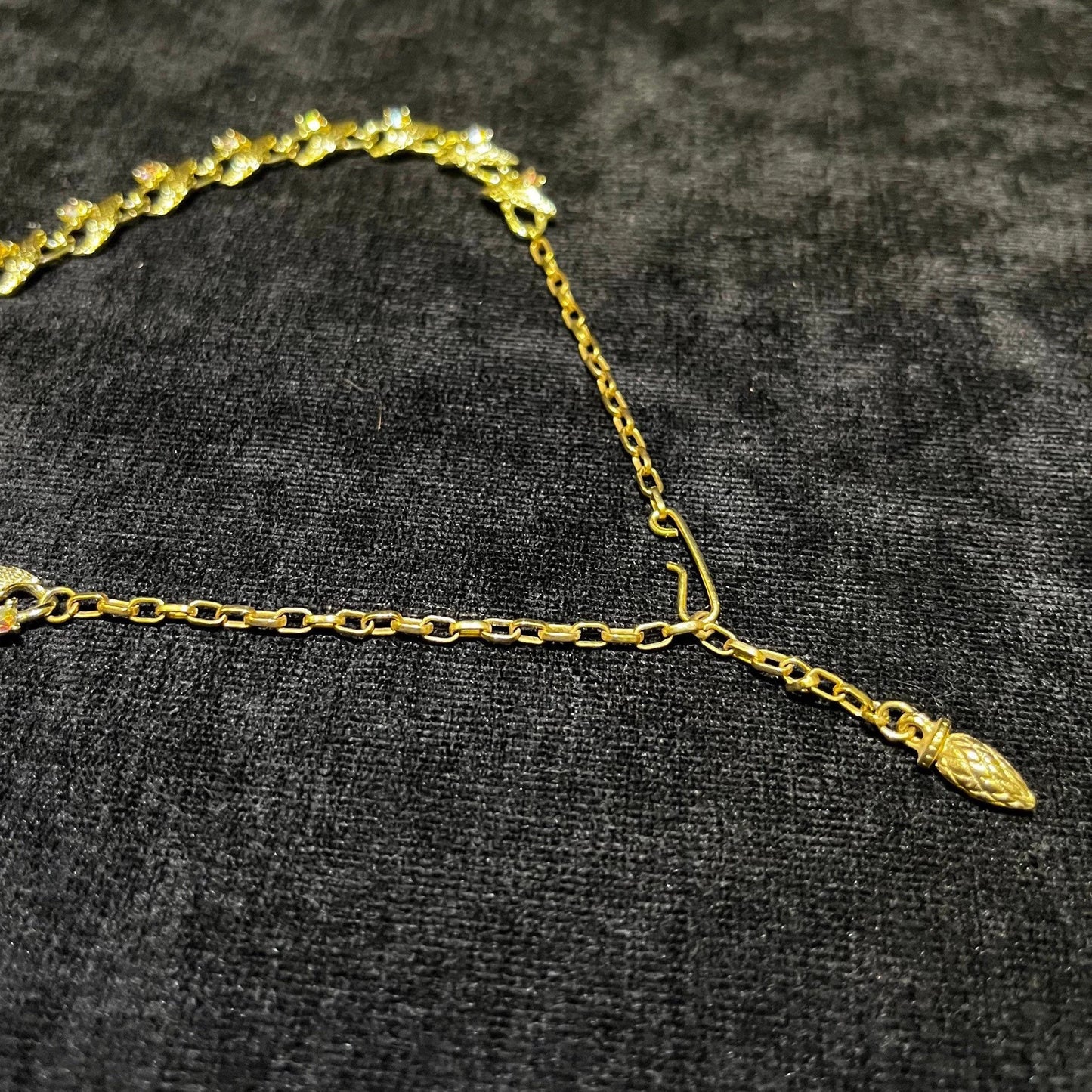 Sweet Delicate Gold Leaf Choker Necklace With Aurora Borealis Mounted Along The Lower Edge