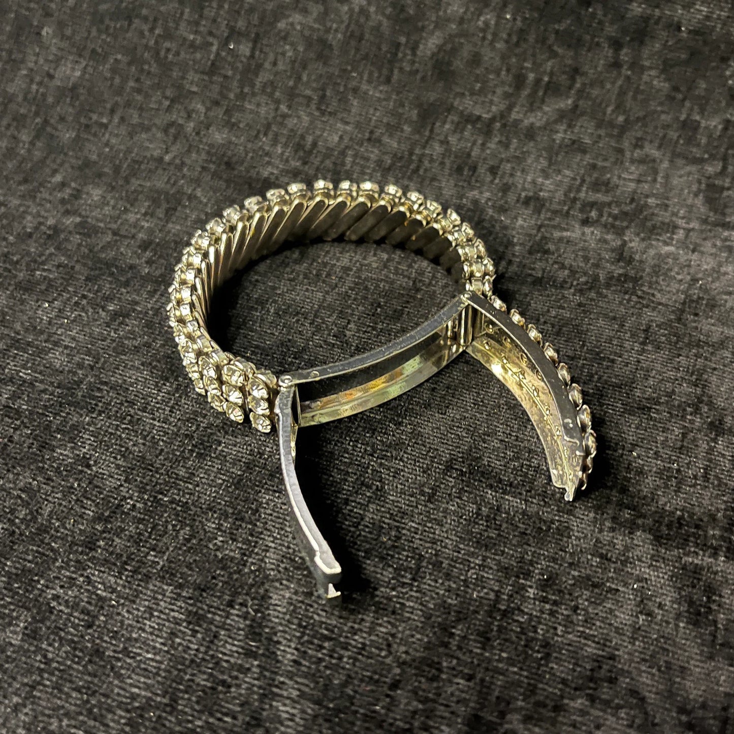 Crystal Expandable Bracelet With Secret Top Locket