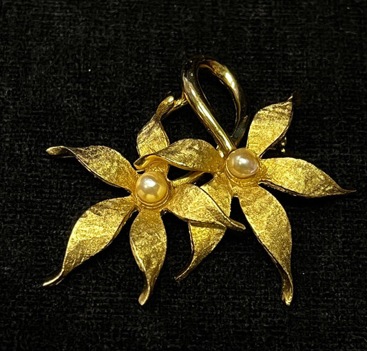 Gold Brooch of Twin Sunflowers with Seed Pearl Centers, Maker's Mark HTI