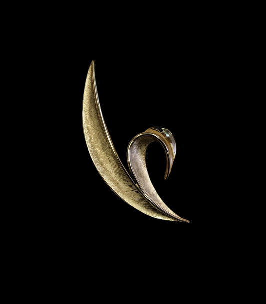 Trifari Stylized Brushed Gold Leaf Brooch - Large Vintage Trifari Pin