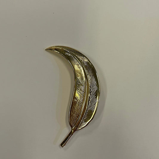 Textured Curved Leaf Gold Toned Pin Brooch - Vintage