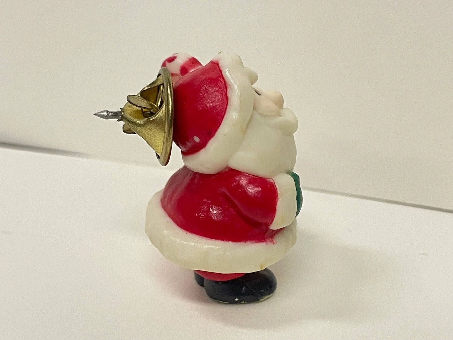 Small Holiday Pin Back Santa Claus