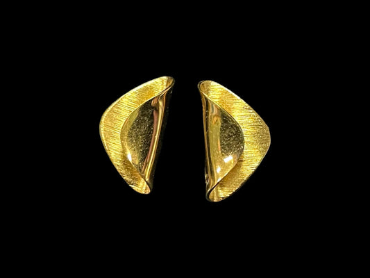 Napier gold-tone Screw Back Earrings  - Vintage Napier Earrings