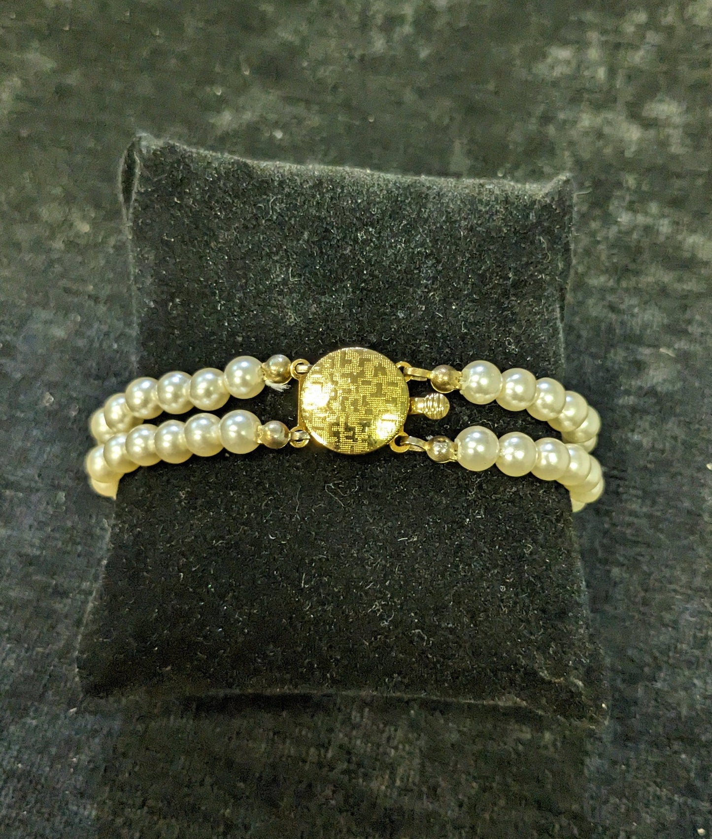 Pearl Bracelet with Gold Accents - Prom perfect - Wedding perfect- Dressy Pearl Bracelet - Looks Feminine