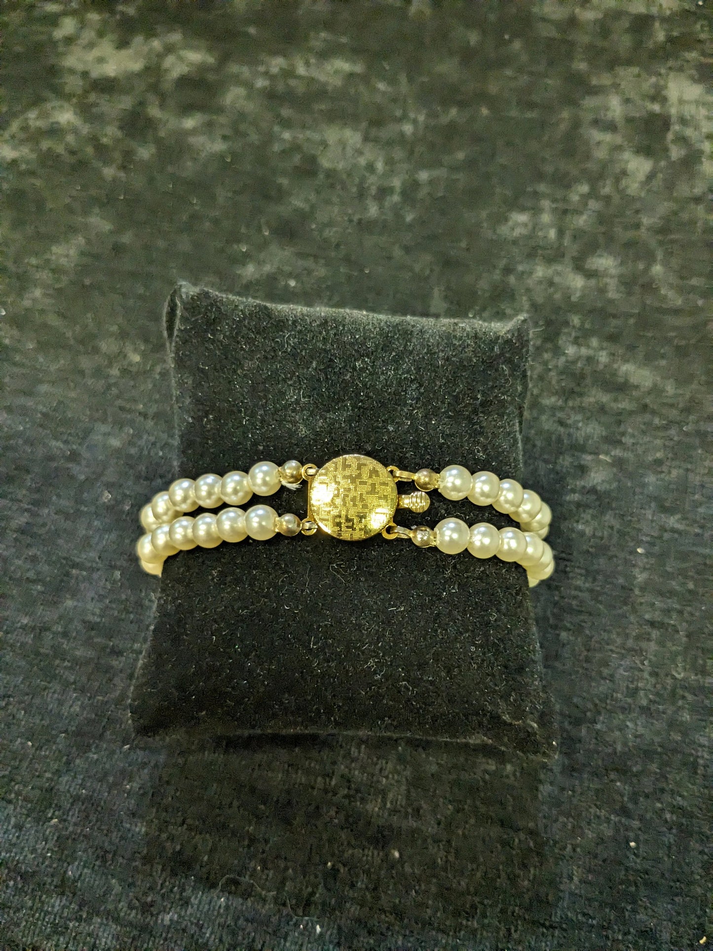 Pearl Bracelet with Gold Accents