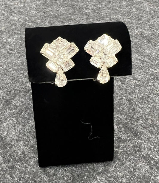 Weiss Crystal Earrings - Clip on - Vintage Weiss - Bridal Jewelry - Prom Perfect Earrings