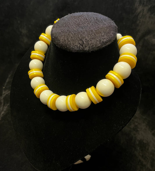 White and Bright Yellow Vintage Round Beaded Necklace