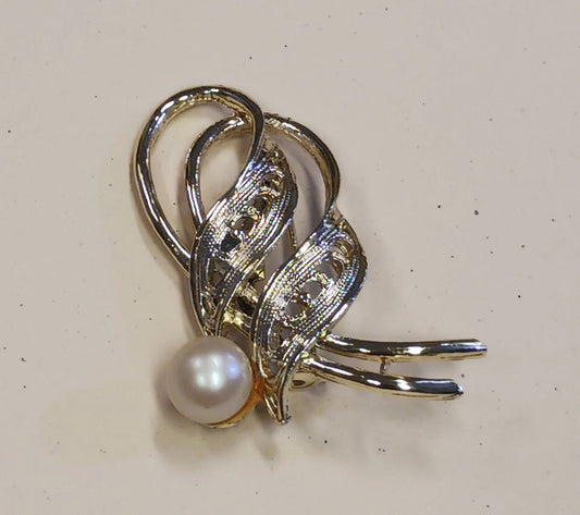 Light Gold Tone Filigree and Faux Pearl Brooch